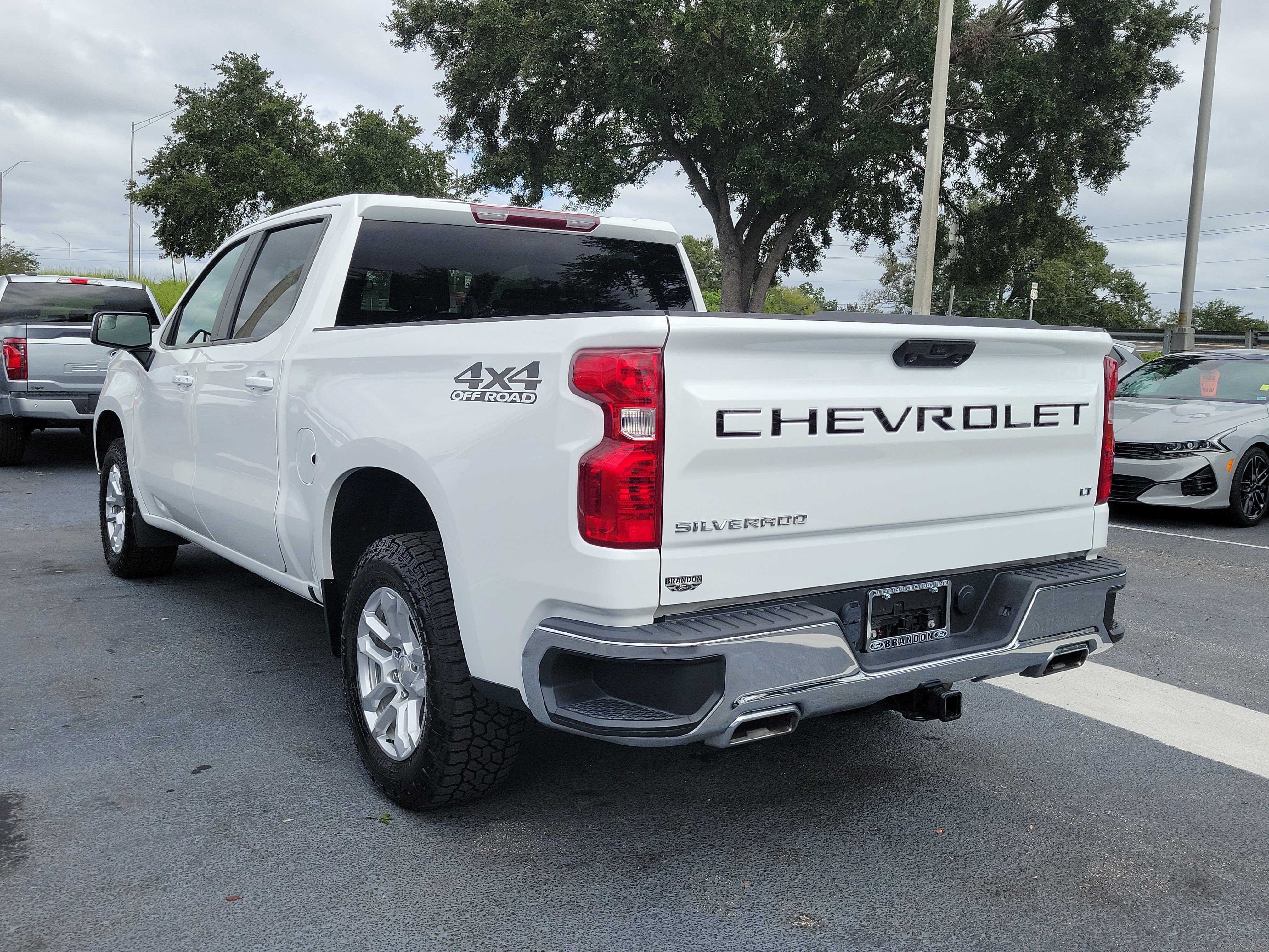 Used 2023 Chevrolet Silverado 1500 LT AWD/4WD image 7
