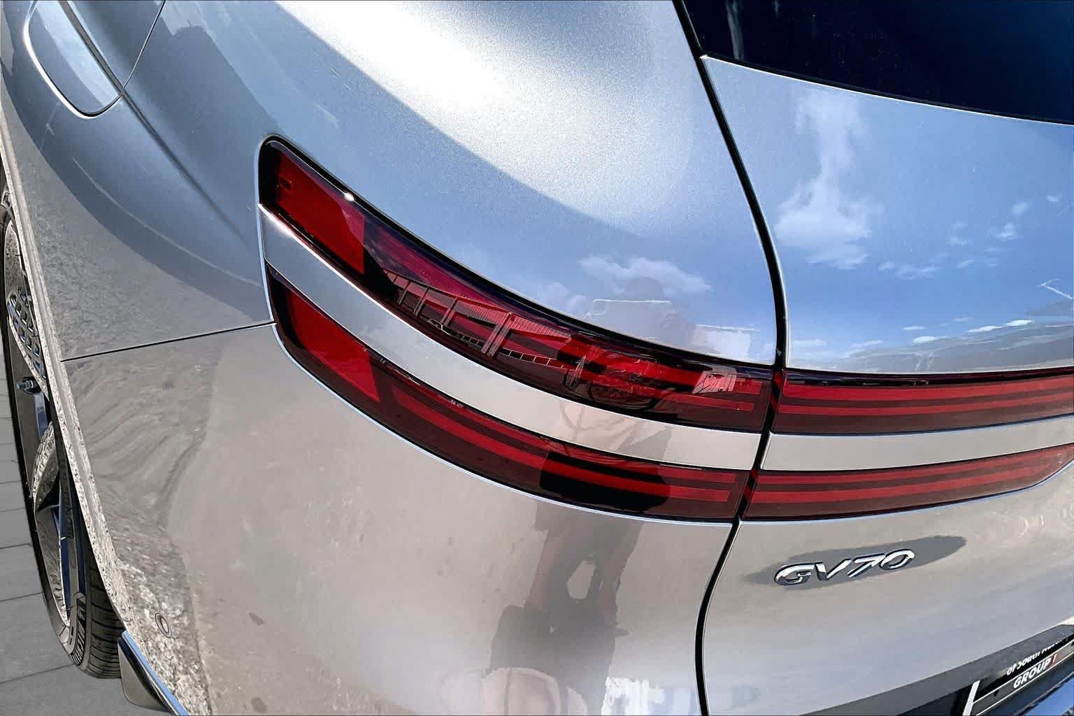 Used 2024 Genesis GV70 2.5T w/ Sport Prestige Package AWD/4WD image 28