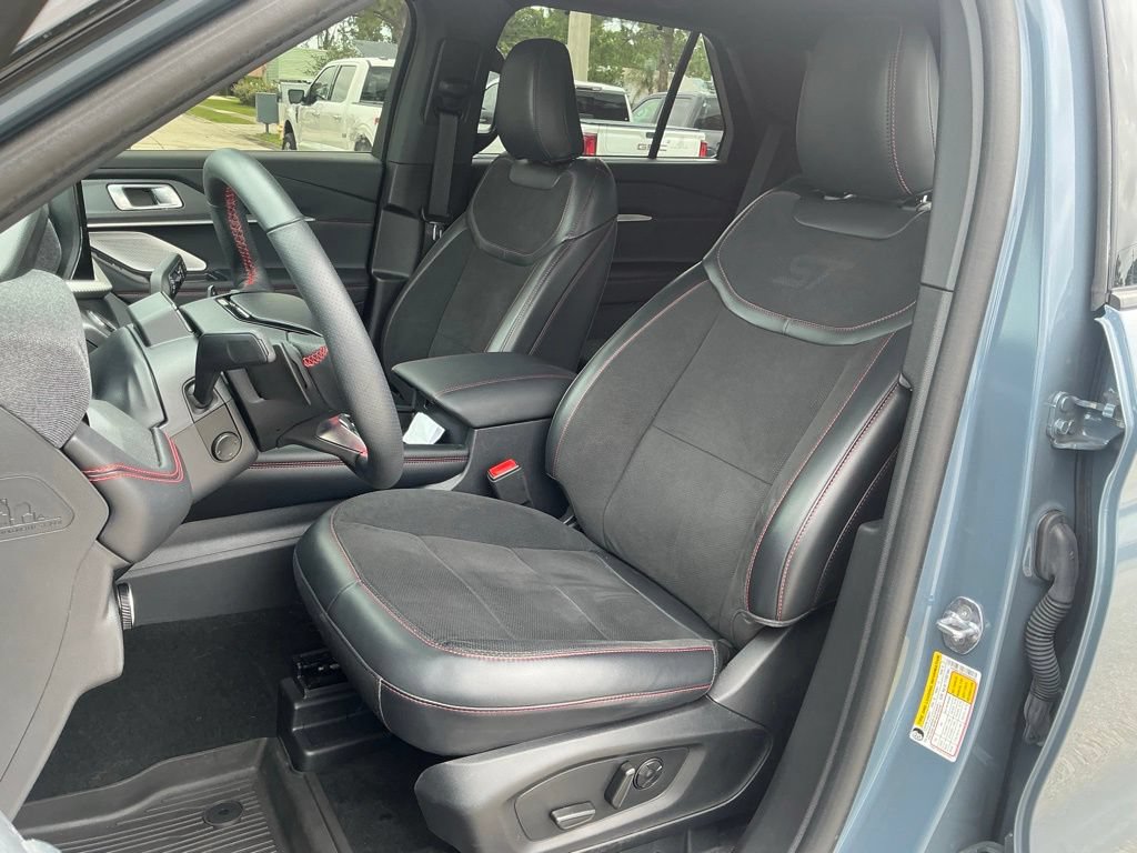 Certified 2025 Ford Explorer ST RWD image 42