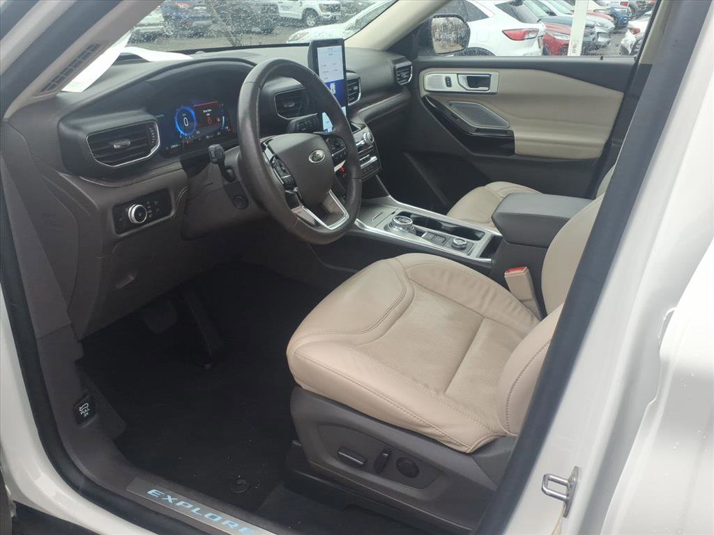 Certified 2023 Ford Explorer Platinum w/ Technology Package image 13