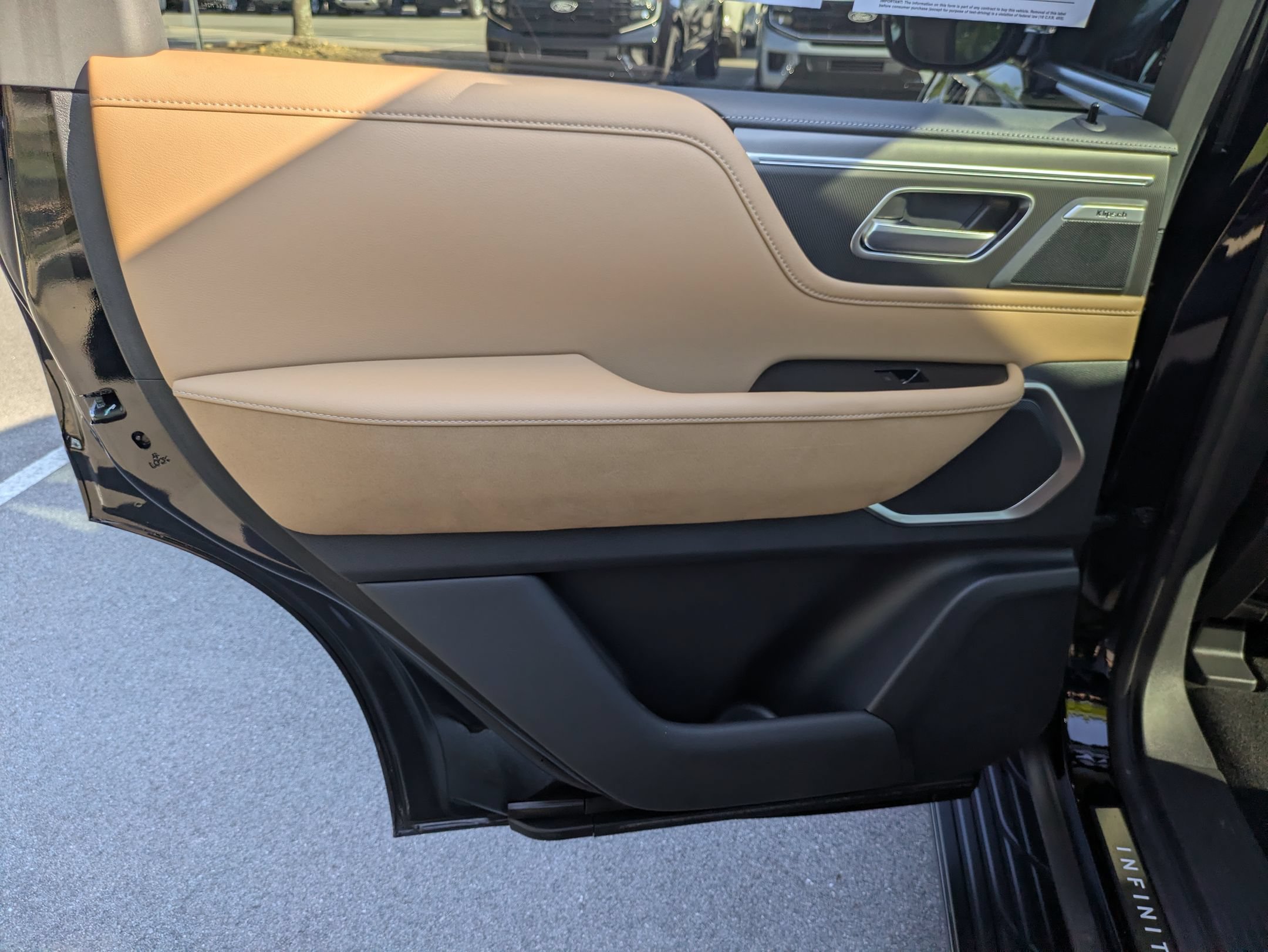 Used 2025 INFINITI QX80 Luxe AWD/4WD image 30