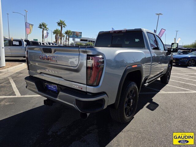 Used 2024 GMC Sierra 2500 AT4 w/ AT4 Premium Plus Package AWD/4WD image 7