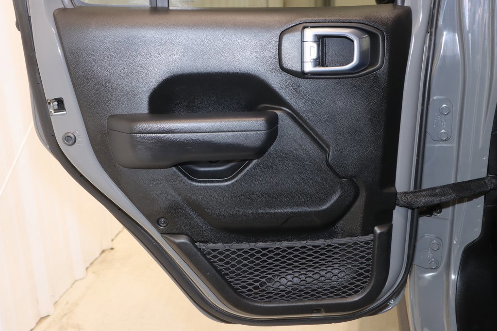 Used 2022 Jeep Gladiator Rubicon image 16