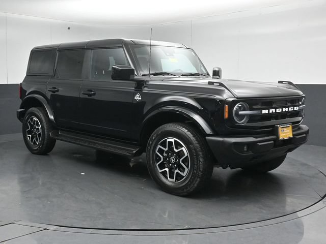 Certified 2025 Ford Bronco Outer Banks AWD/4WD image 1