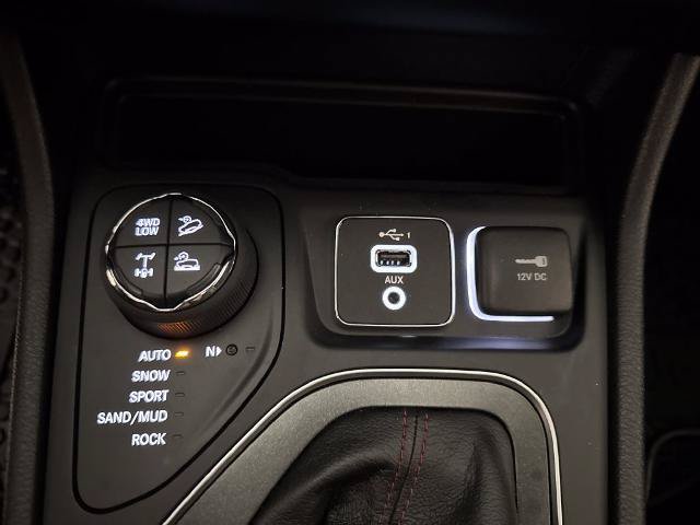 Used 2021 Jeep Cherokee Trailhawk w/ Trailer Tow Group AWD/4WD image 28