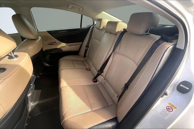 Used 2019 Lexus ES 300h w/ Accessory Package 2 image 25