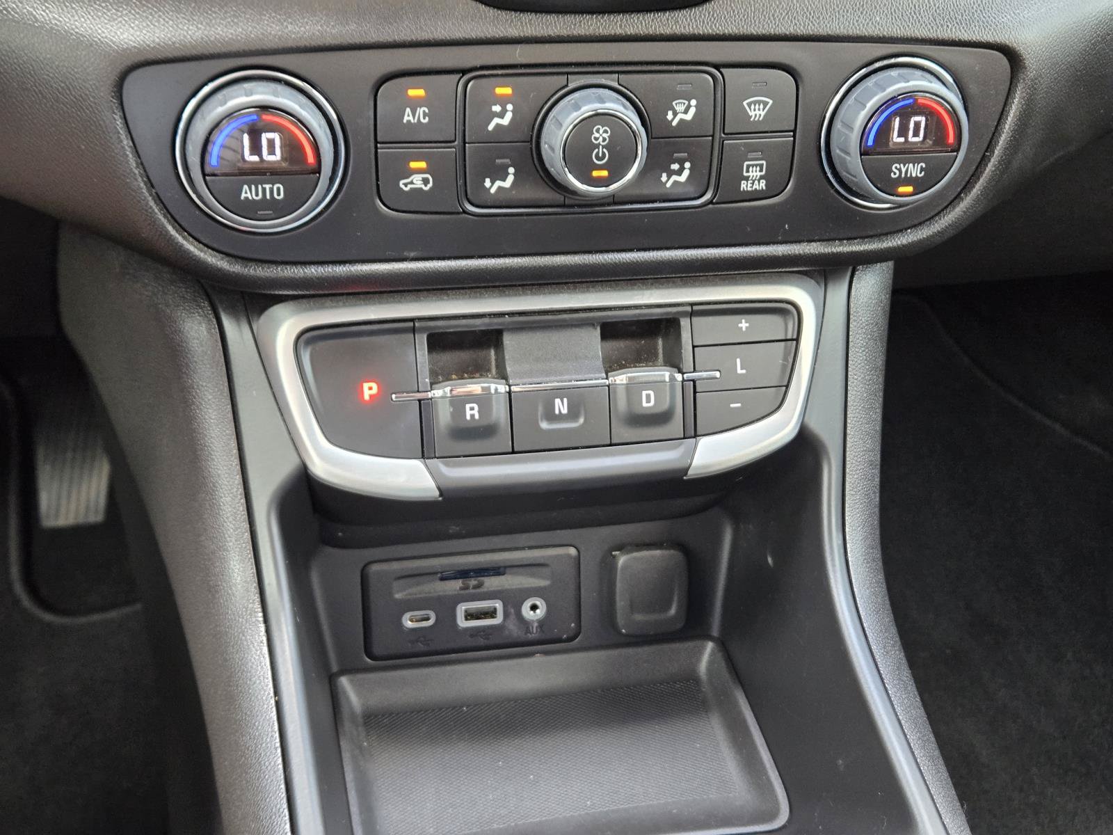 Used 2024 GMC Terrain SLT w/ Elevation Edition FWD image 28