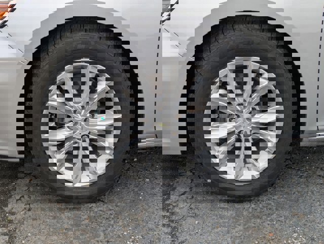 Used 2019 Chevrolet Malibu LT w/ Driver Confidence Package II image 12