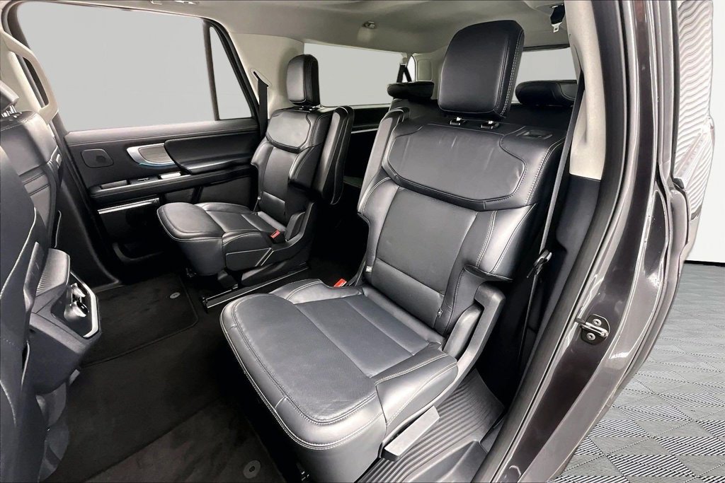 Certified 2025 Ford Expedition Max Platinum w/ Driver's Package AWD/4WD image 26