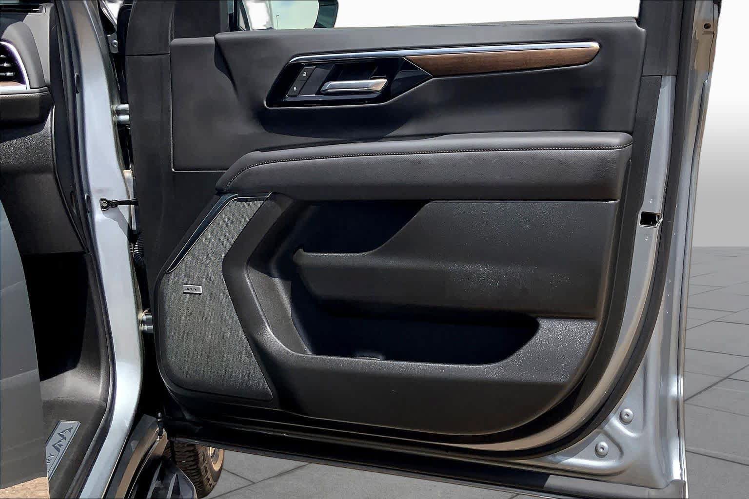 Used 2025 Chevrolet Tahoe High Country AWD/4WD image 45