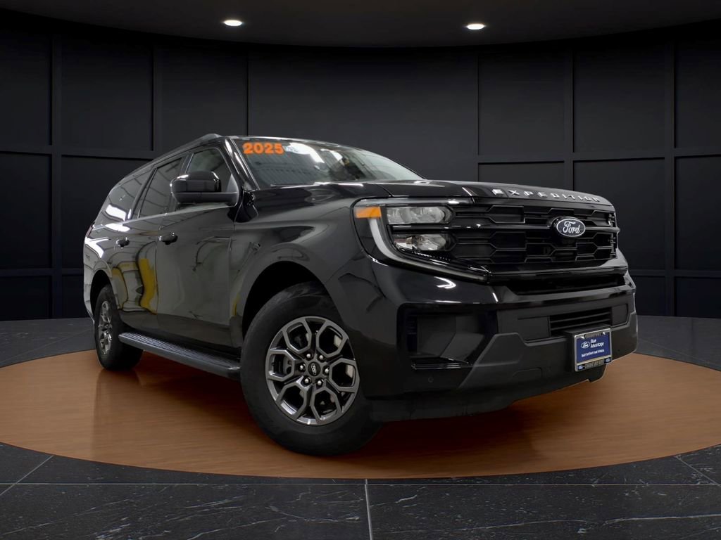 Certified 2025 Ford Expedition Max Active AWD/4WD image 1