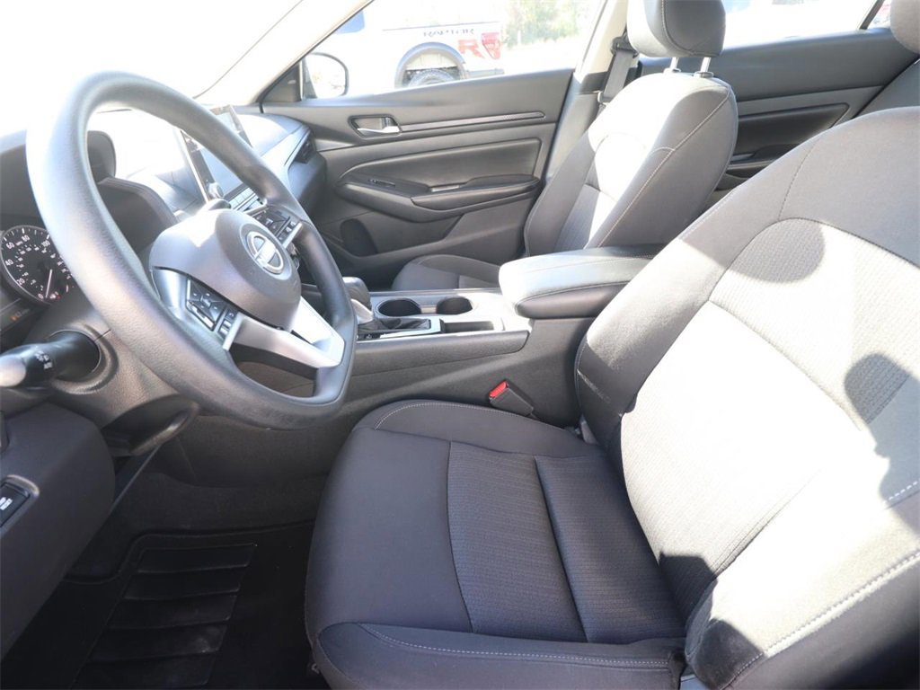 Used 2025 Nissan Altima 2.5 SV image 8