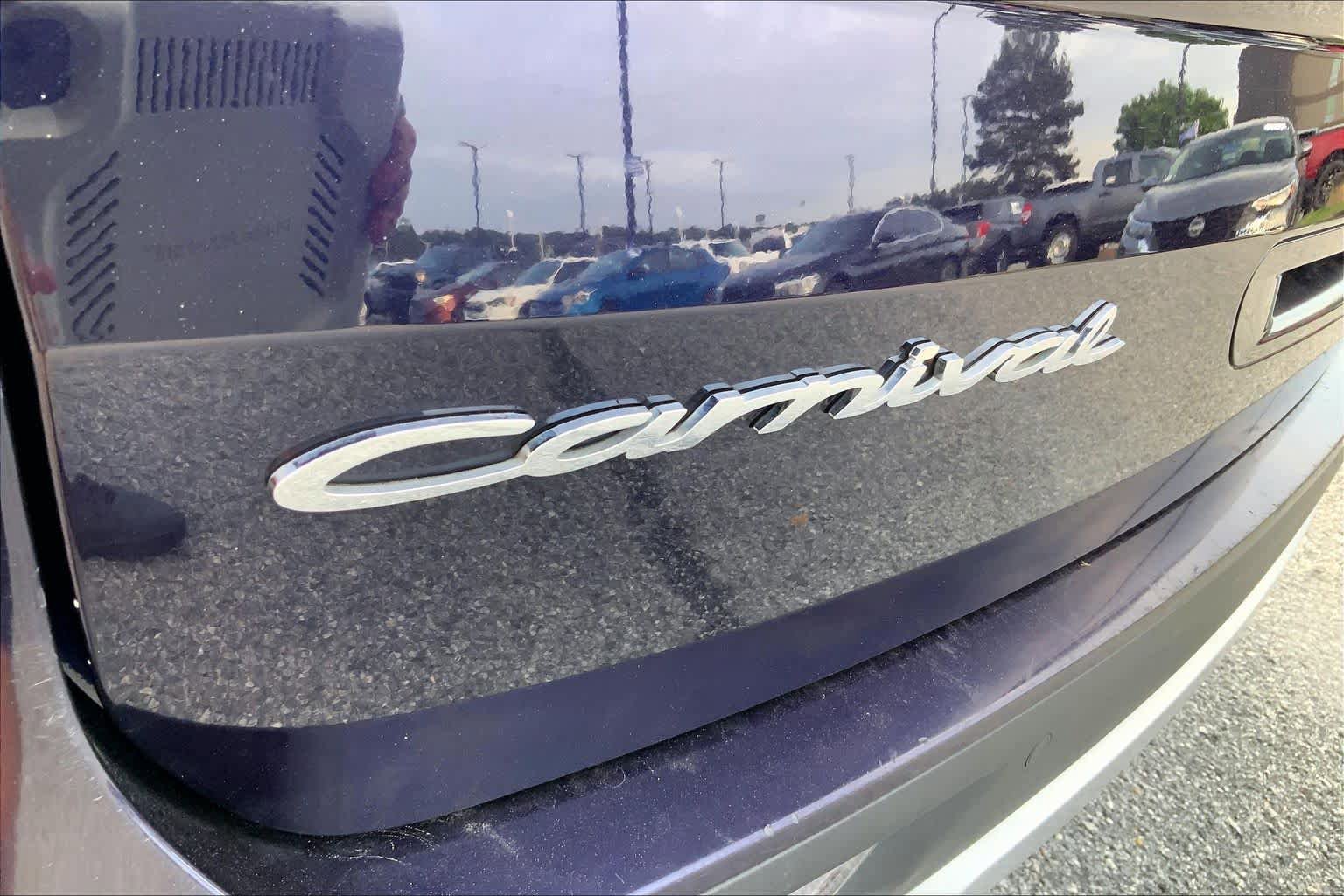 Used 2022 Kia Carnival LX FWD image 29