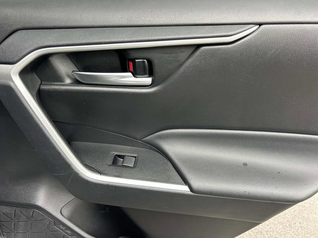Used 2021 Toyota RAV4 XLE FWD image 22