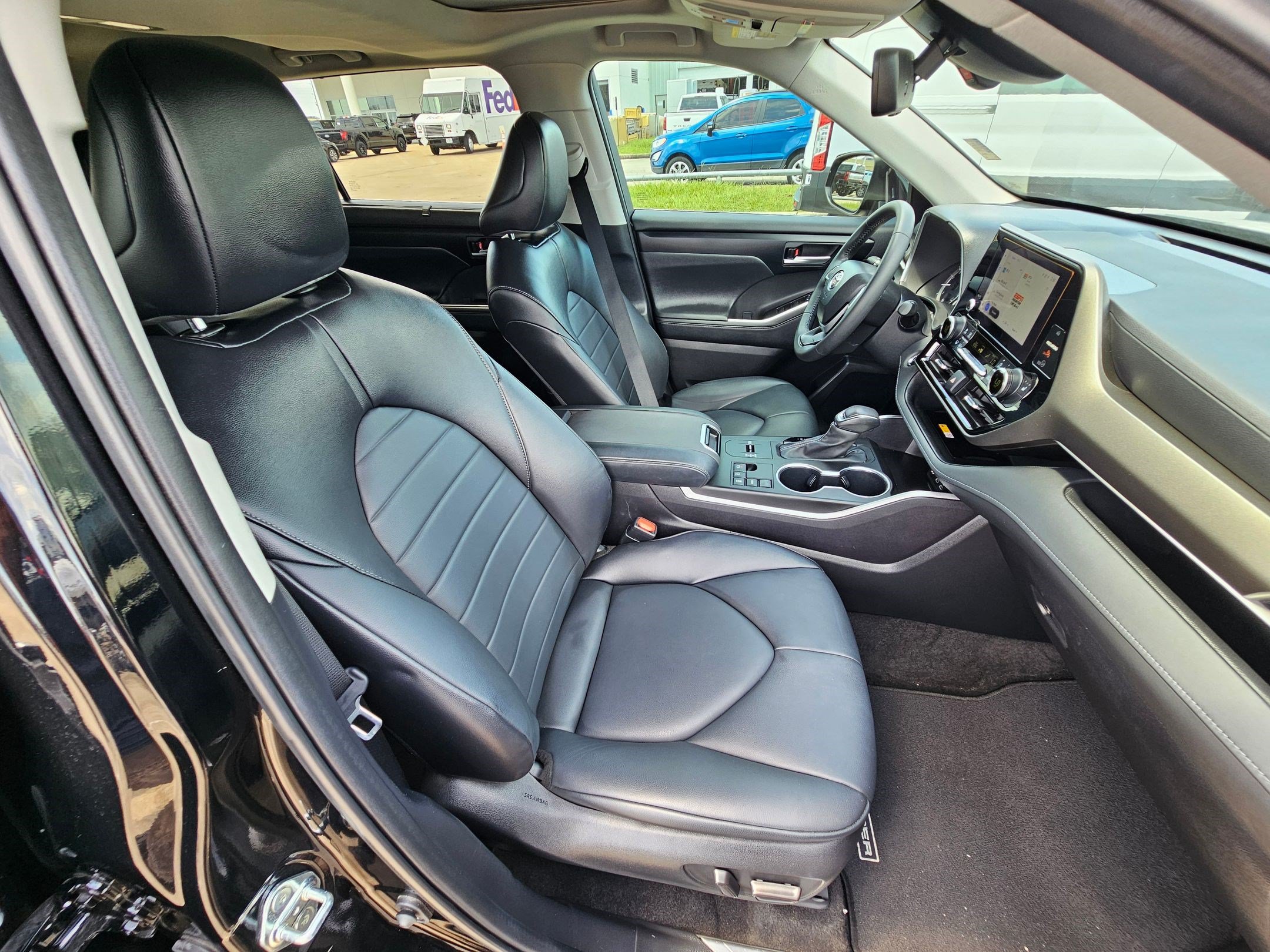 Used 2023 Toyota Highlander XLE FWD image 31