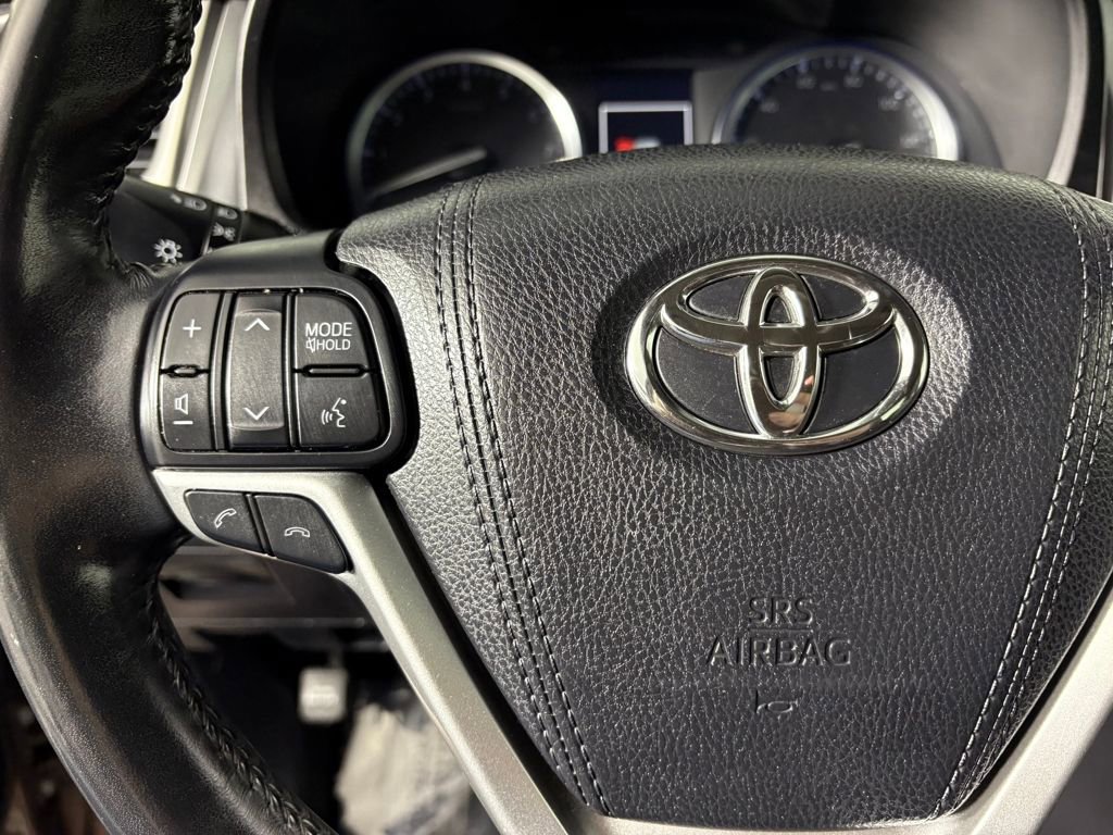 Used 2017 Toyota Highlander XLE image 24
