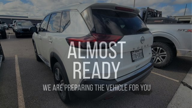 Used 2023 Nissan Rogue SL w/ SL Premium Package image 2