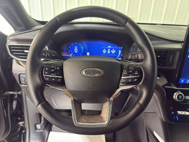 Certified 2023 Ford Explorer Platinum w/ Technology Package AWD/4WD image 3