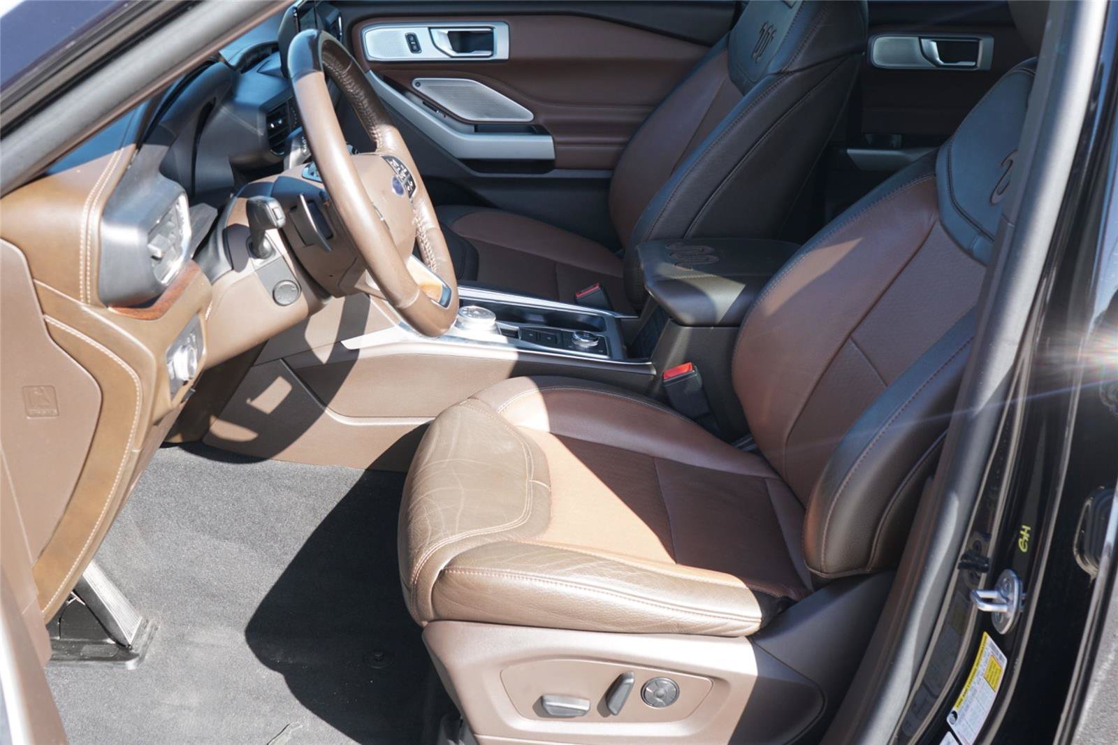 Certified 2021 Ford Explorer King Ranch w/ Premium Technology Package AWD/4WD image 10