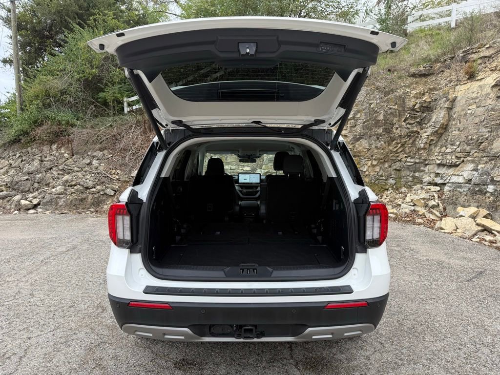Certified 2025 Ford Explorer Active w/ Active Comfort Package image 9