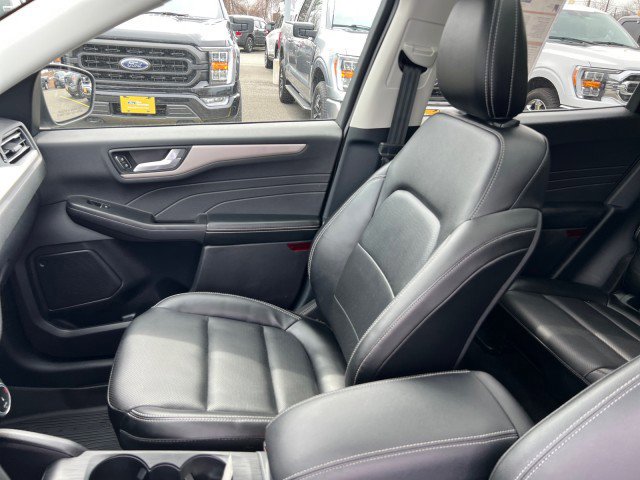 Certified 2022 Ford Escape SEL w/ Technology Package AWD/4WD image 10