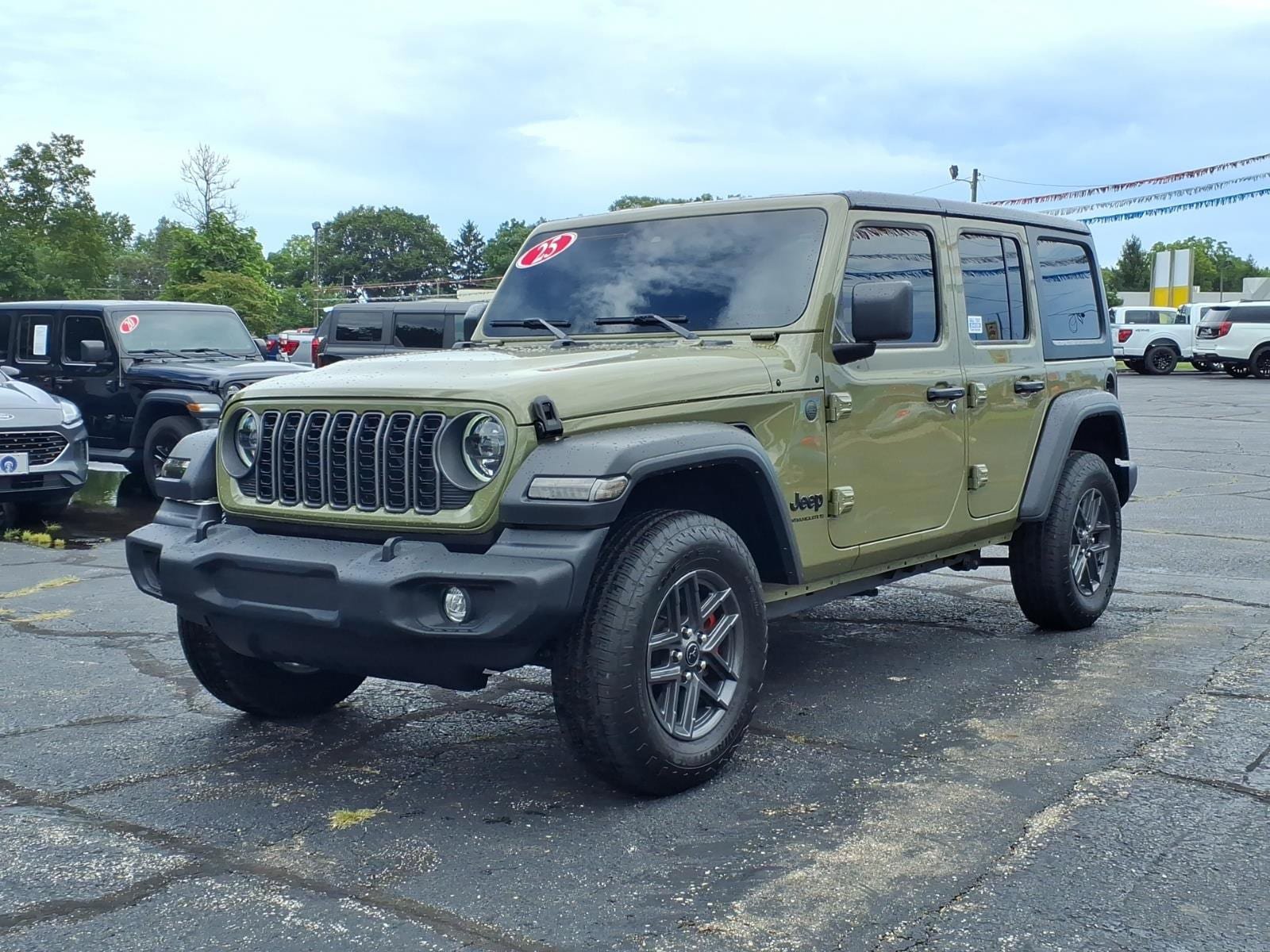 Used 2025 Jeep Wrangler Unlimited Sport AWD/4WD image 3