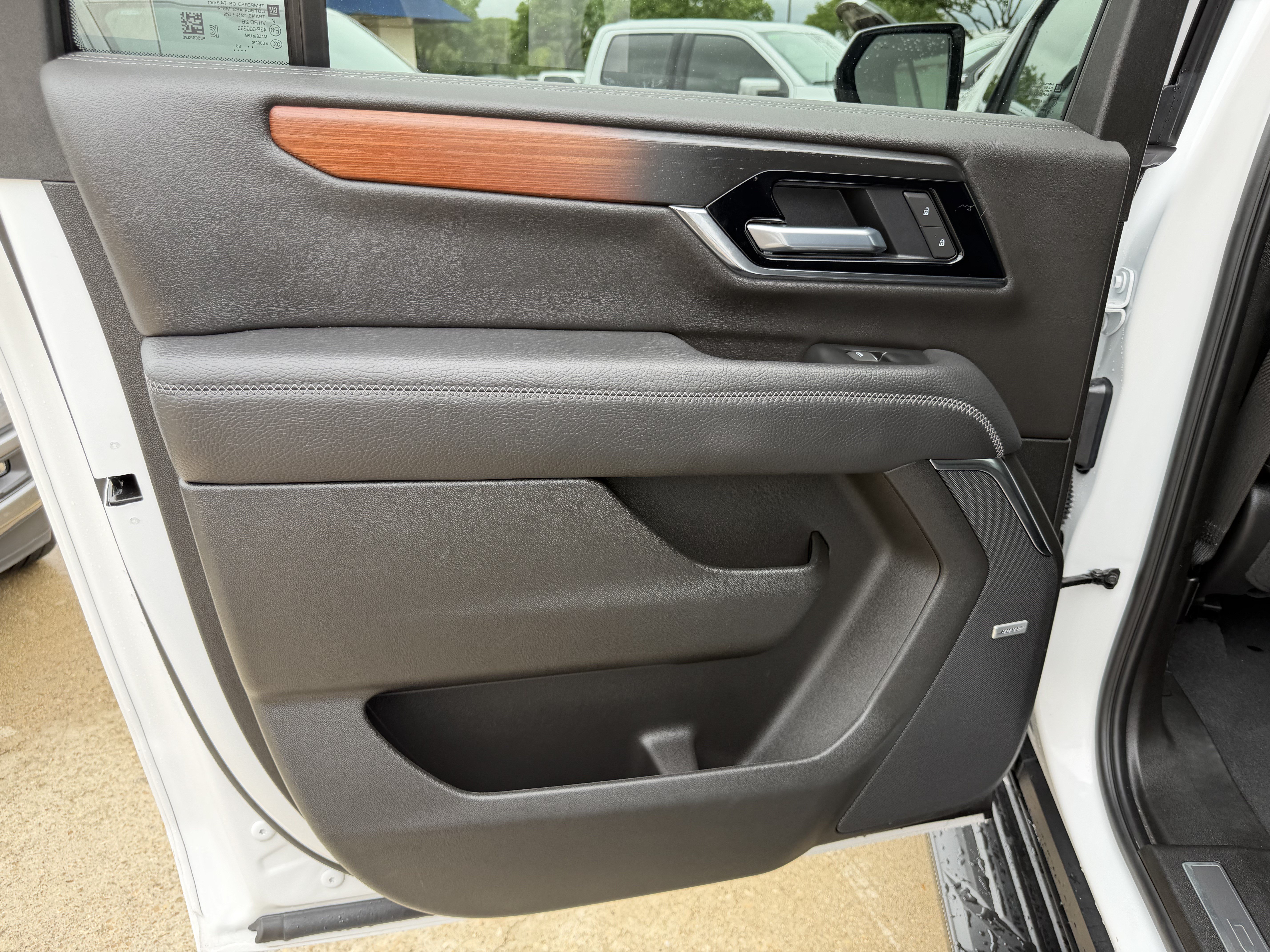 Used 2025 GMC Yukon XL Denali AWD/4WD image 19