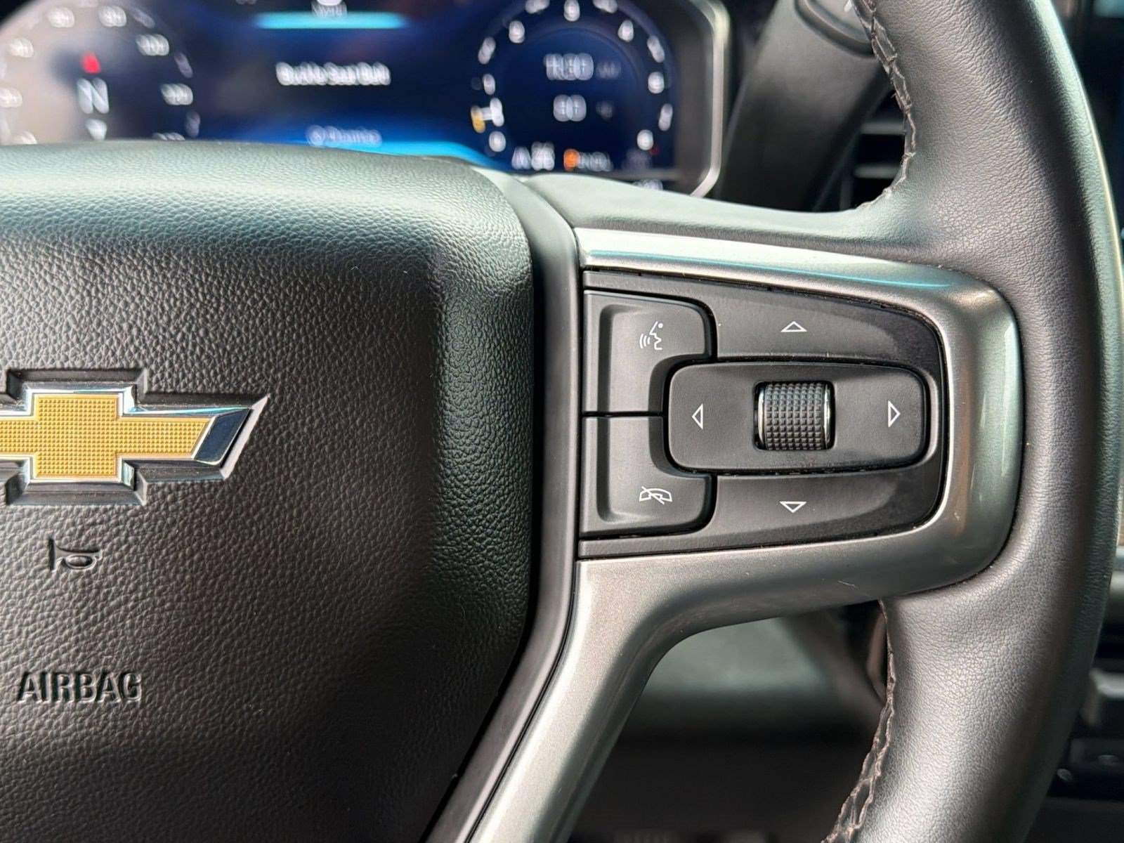 Used 2023 Chevrolet Silverado 1500 LT AWD/4WD image 25