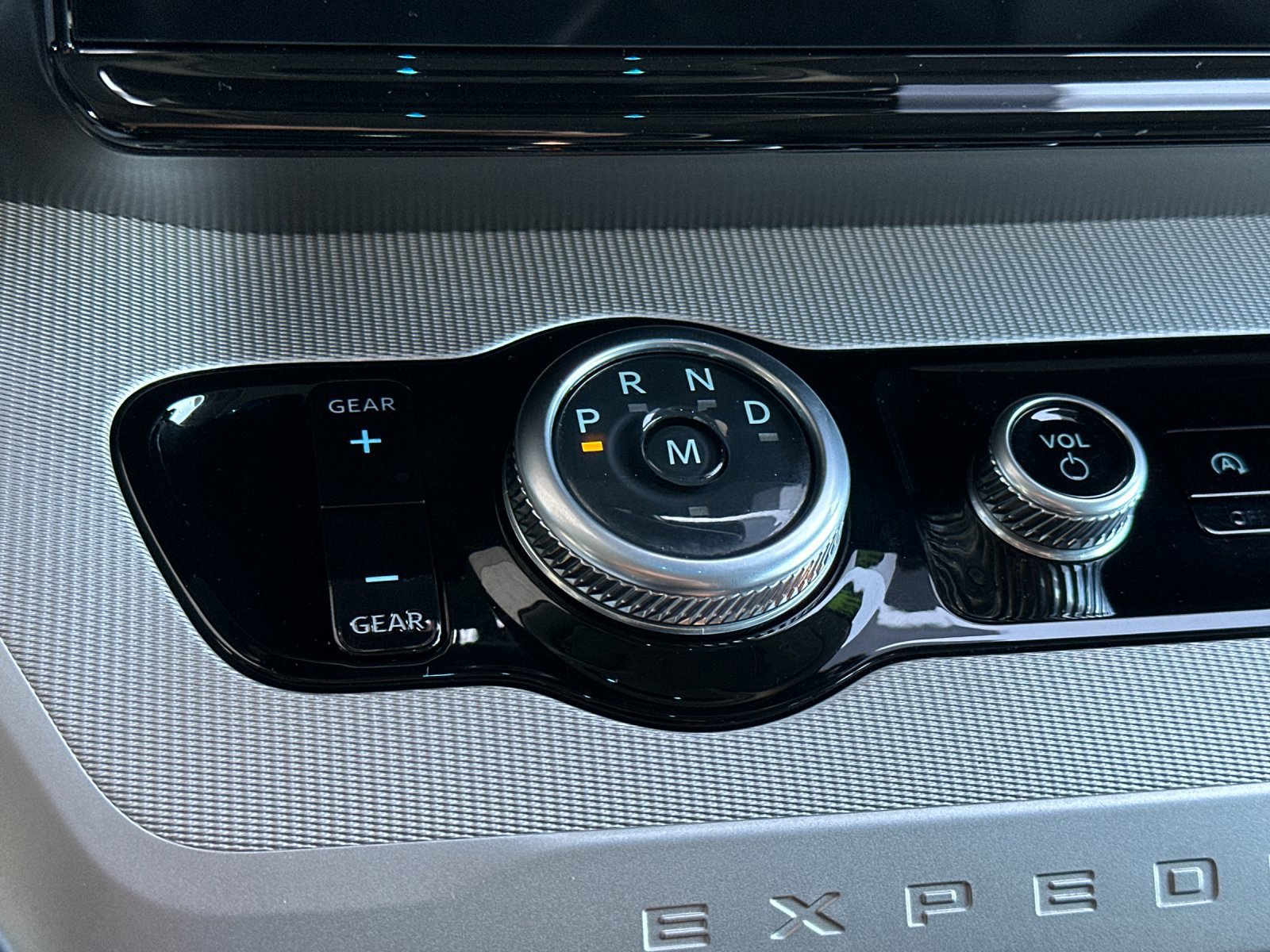 Certified 2025 Ford Expedition Active image 23