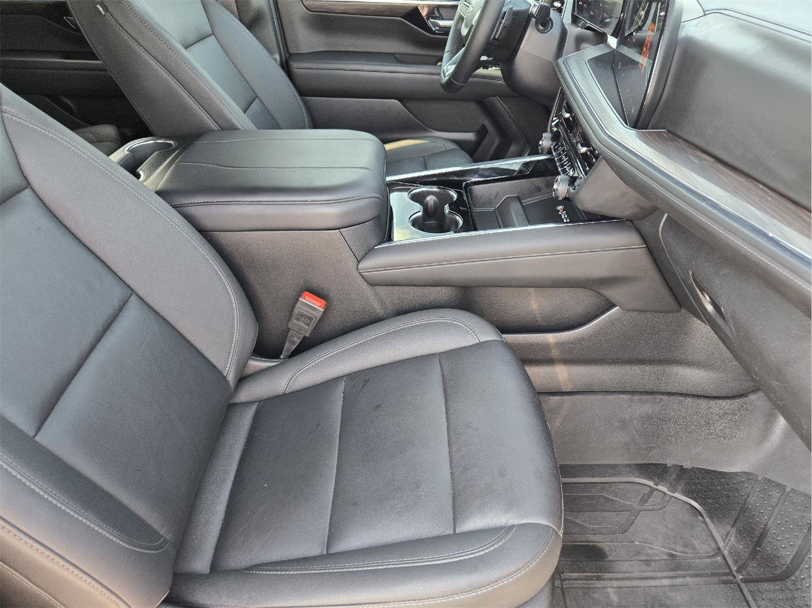 Used 2025 Chevrolet Tahoe Z71 w/ Comfort Package AWD/4WD image 13