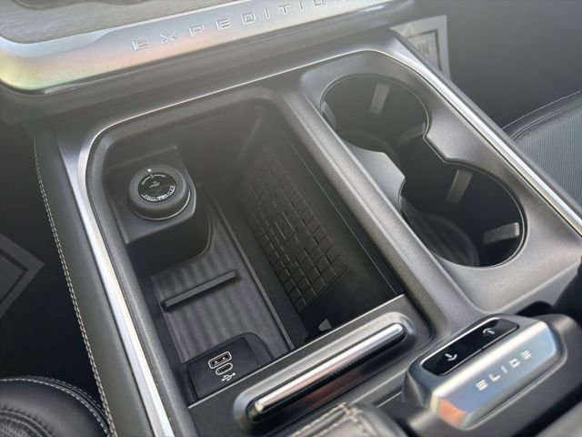 Certified 2025 Ford Expedition Max Platinum image 25