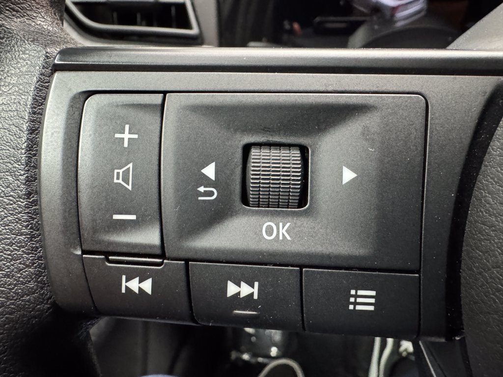 Used 2025 Nissan Kicks SV AWD/4WD image 13