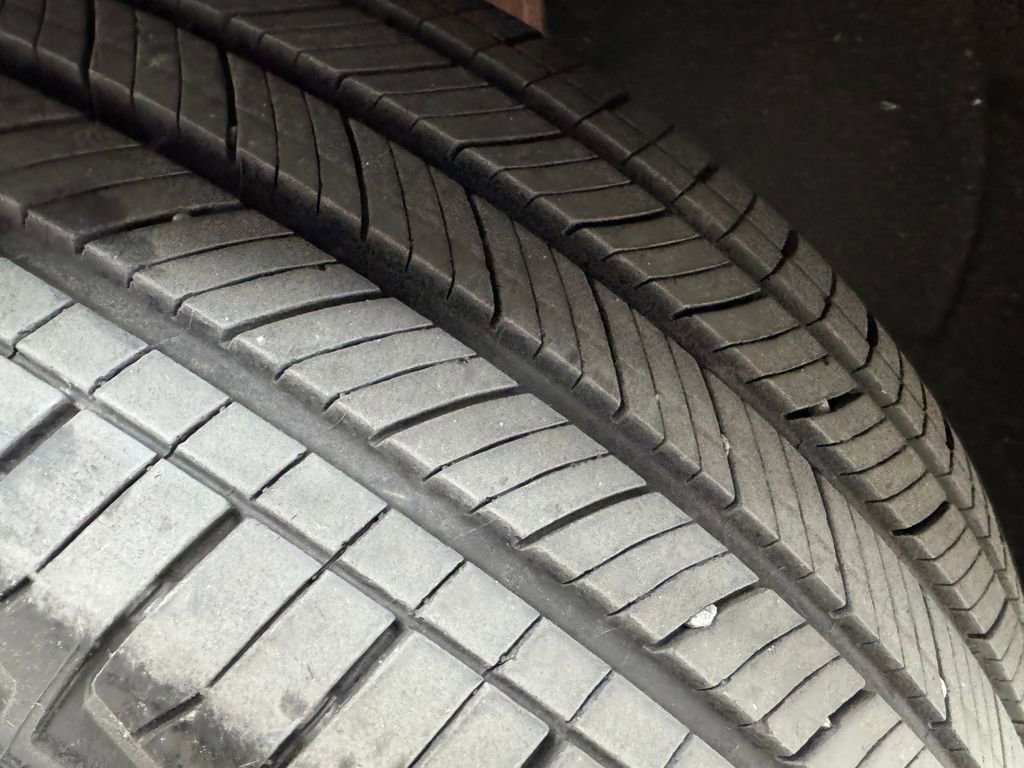 Used 2023 Chevrolet Equinox LT FWD image 28