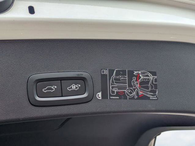 Used 2019 Volvo XC40 T5 R-Design AWD/4WD image 33