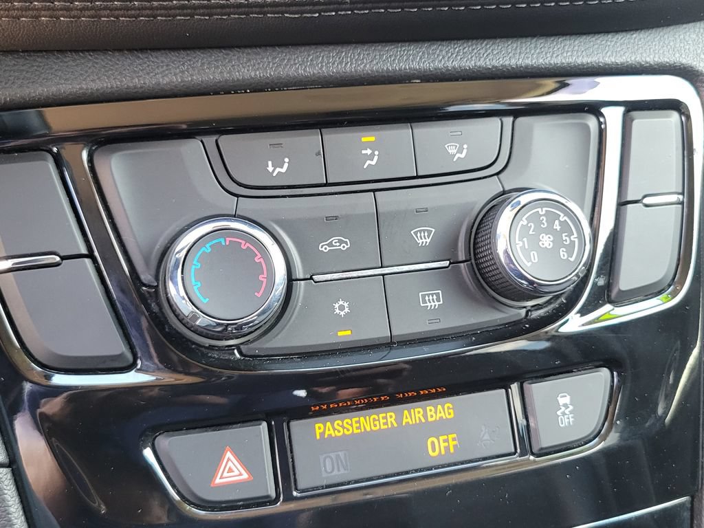 Used 2020 Buick Encore Preferred AWD/4WD image 29