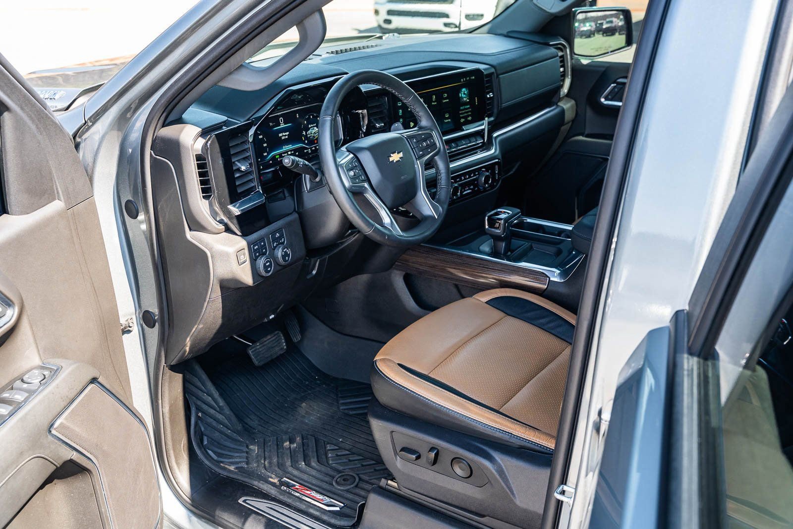 Used 2025 Chevrolet Silverado 1500 LT image 20