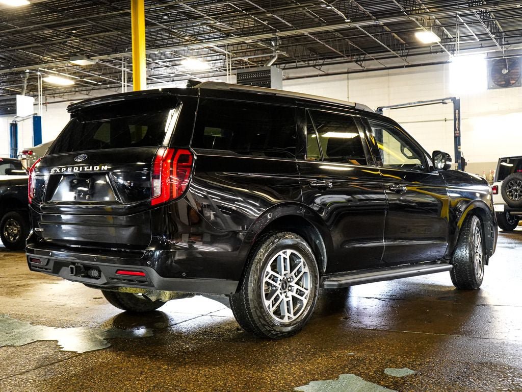 Certified 2025 Ford Expedition Active AWD/4WD image 6