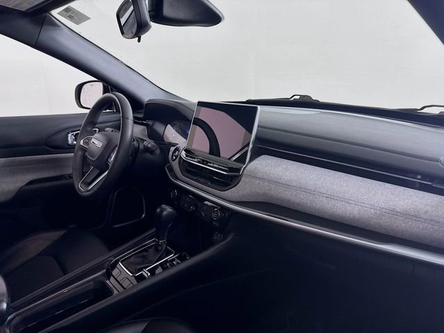 Used 2024 Jeep Compass Latitude image 25