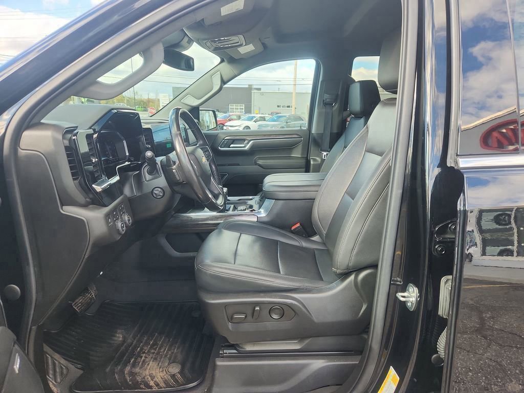 Used 2023 Chevrolet Silverado 1500 LTZ AWD/4WD image 9