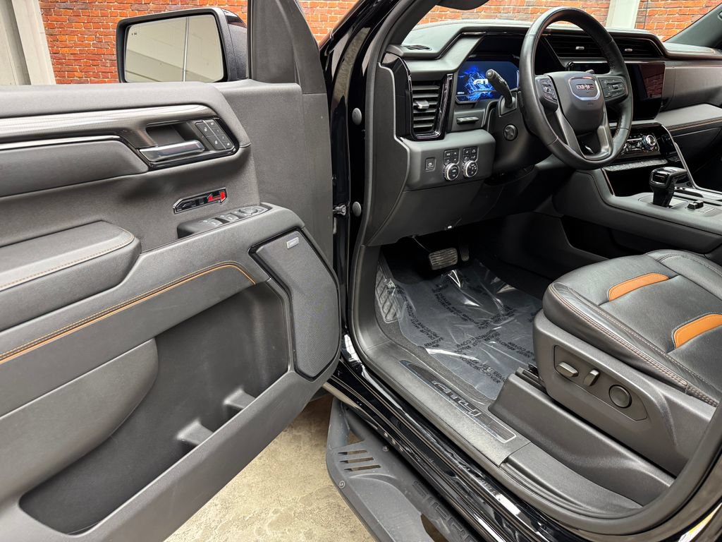 Used 2023 GMC Sierra 1500 AT4 w/ AT4 Premium Package AWD/4WD image 10