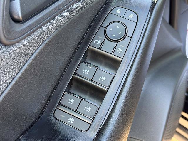 Used 2023 Nissan Rogue S AWD/4WD image 12