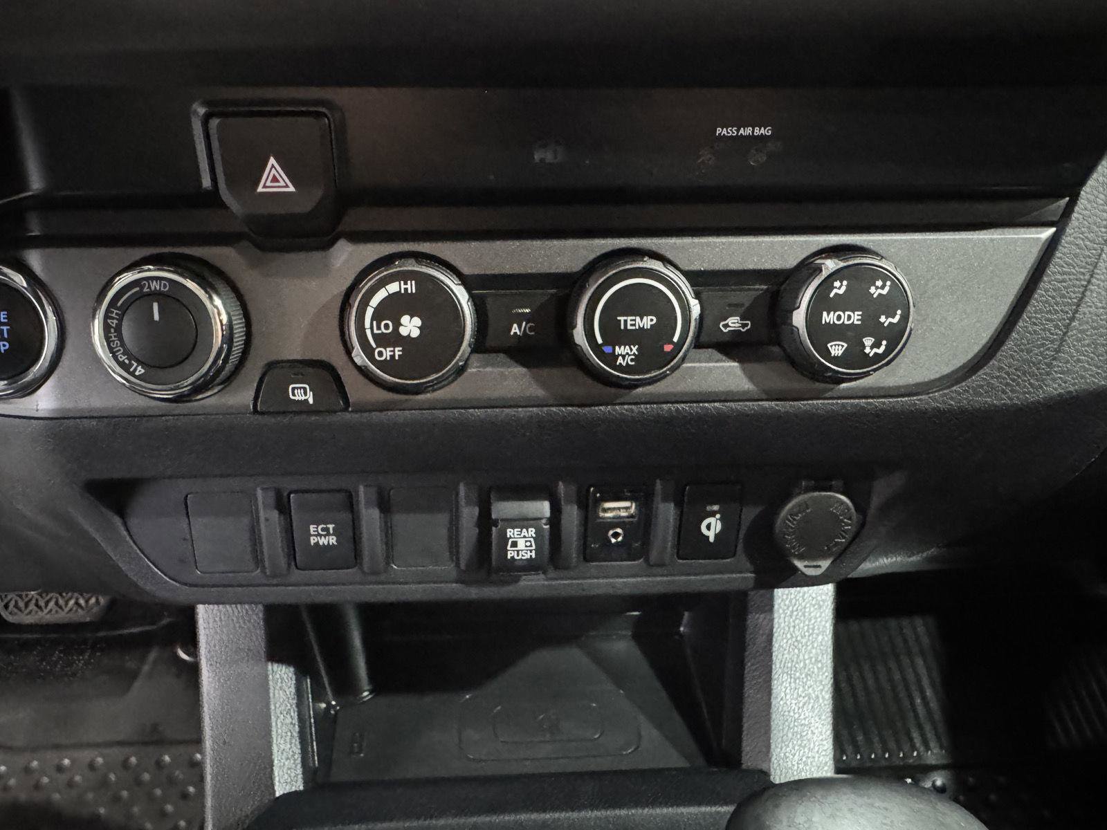 Used 2019 Toyota Tacoma TRD Sport AWD/4WD image 24