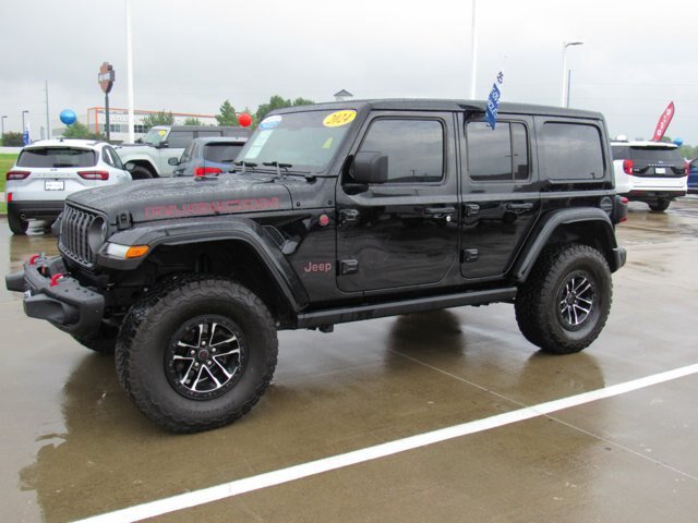 Used 2024 Jeep Wrangler Unlimited Rubicon AWD/4WD image 3