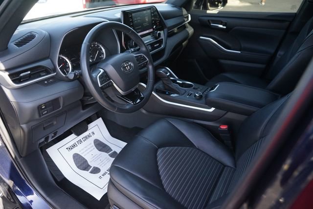 Used 2022 Toyota Highlander XSE AWD/4WD image 8