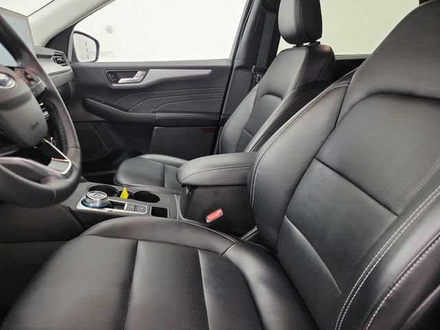 Certified 2025 Ford Escape Platinum AWD/4WD image 19