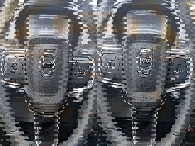 Used 2023 Volvo XC40 B5 Core image 12