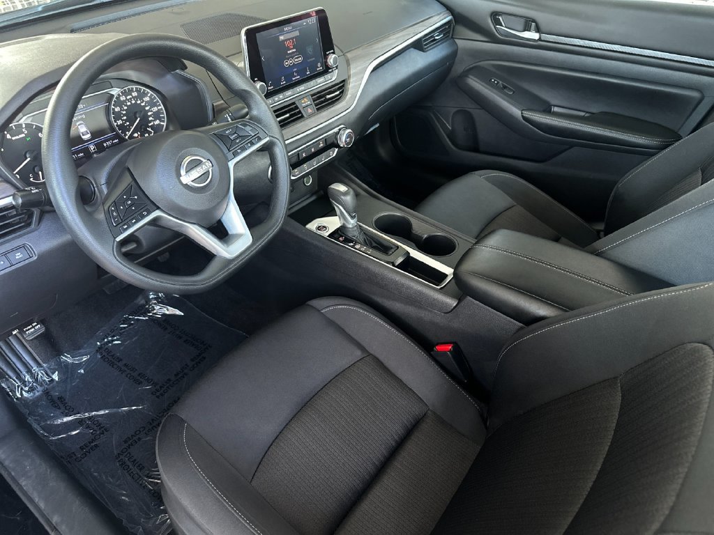 Used 2025 Nissan Altima 2.5 SV FWD image 9
