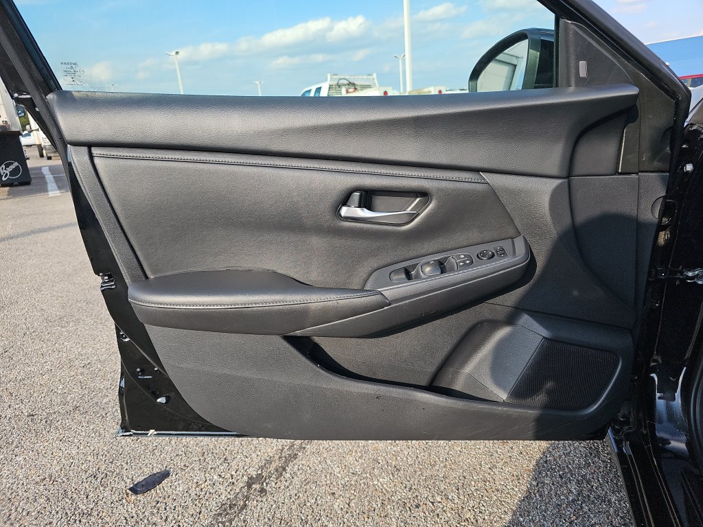 Used 2024 Nissan Sentra SV FWD image 25