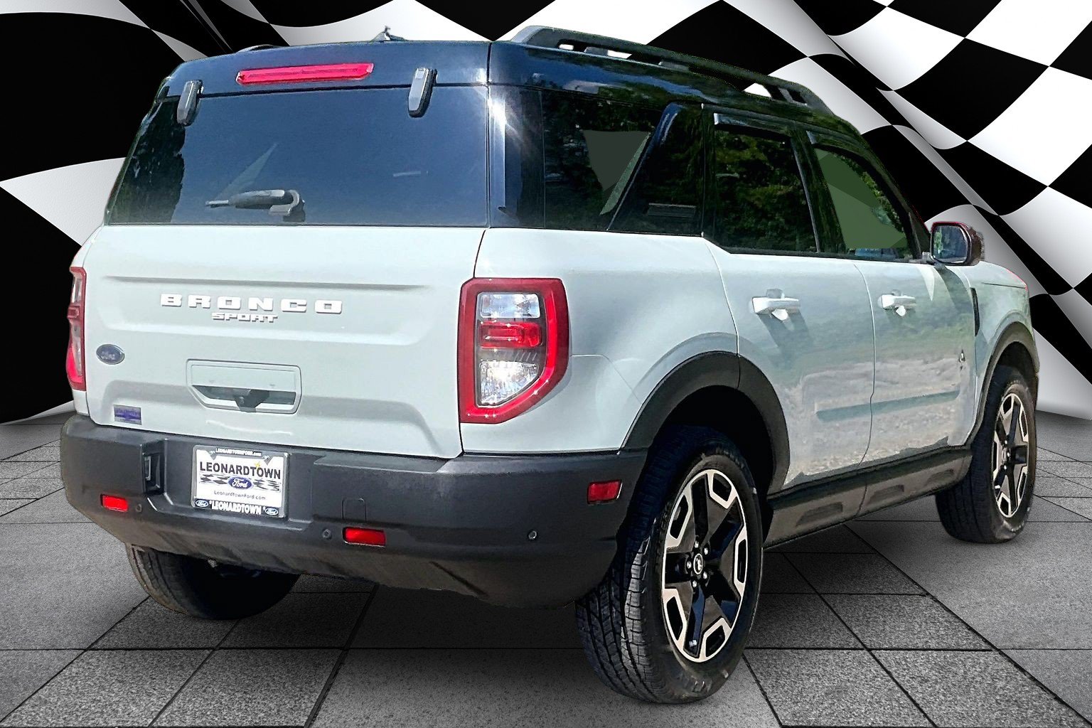 Certified 2023 Ford Bronco Sport Outer Banks w/ Tech Package AWD/4WD image 2