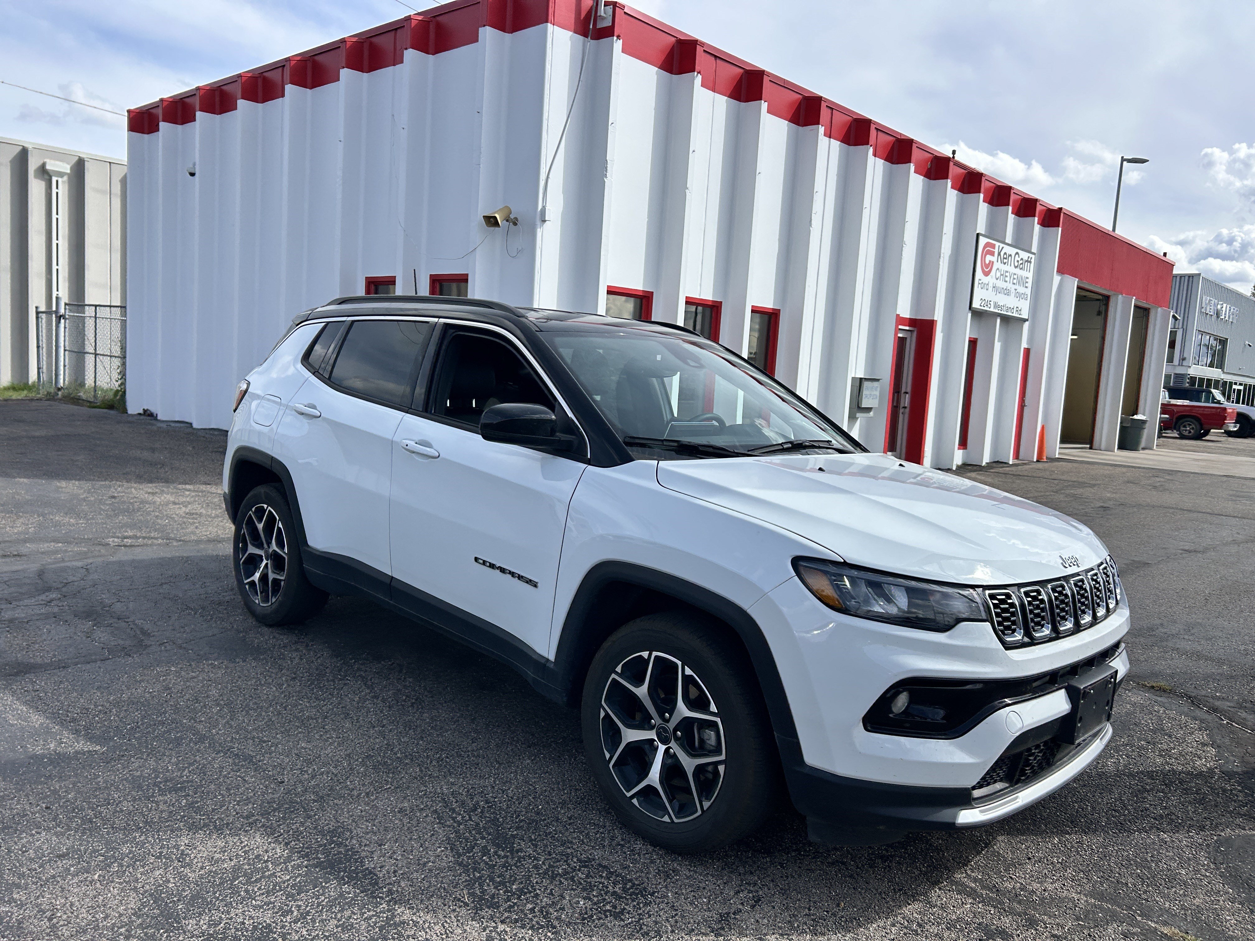 Used 2025 Jeep Compass Limited AWD/4WD image 7